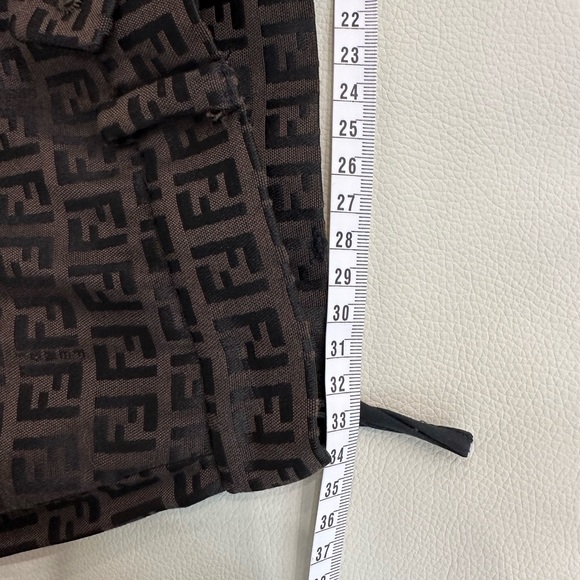 FENDI Logo Paints (Women) - Picture 14 of 16